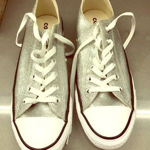 Women’s size 9 silver bling converse